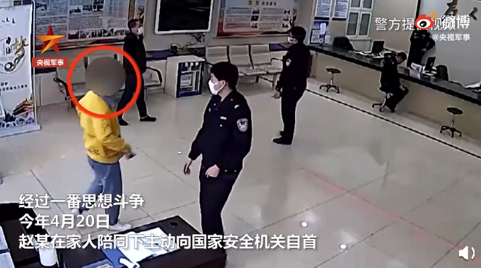 間諜在浙江拍照被監(jiān)控的情況確實(shí)可能發(fā)生。在中國(guó)，包括浙江在內(nèi)的各個(gè)地區(qū)都有嚴(yán)密的安全監(jiān)控措施，以保護(hù)國(guó)家安全和維護(hù)社會(huì)穩(wěn)定。這些監(jiān)控措施可能包括攝像頭監(jiān)控、人員巡邏等。因此，如果有人在敏感地區(qū)或軍事設(shè)施附近拍照，可能會(huì)觸發(fā)安全警報(bào)系統(tǒng)，進(jìn)而被監(jiān)控和追蹤。，對(duì)于這種情況，我們應(yīng)該認(rèn)識(shí)到國(guó)家安全的重要性，并遵守相關(guān)法律法規(guī)。如果您在旅行過(guò)程中遇到類(lèi)似情況，建議立即與當(dāng)?shù)叵嚓P(guān)部門(mén)聯(lián)系并說(shuō)明情況。同時(shí)，我們也應(yīng)該加強(qiáng)自身的安全意識(shí)，避免在不明區(qū)域隨意拍照或從事其他可能涉及國(guó)家安全的活動(dòng)。
