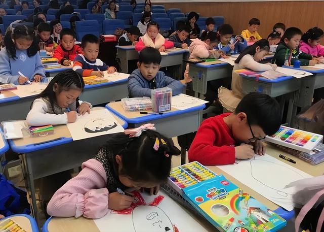 澳門今晚必二肖,幼兒園關(guān)停潮下的幼兒園園長(zhǎng)