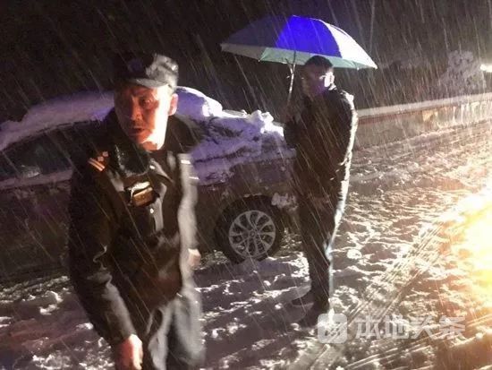 今晚上必開一肖600圖庫,男子遇暴雪2小時回家路開了一天