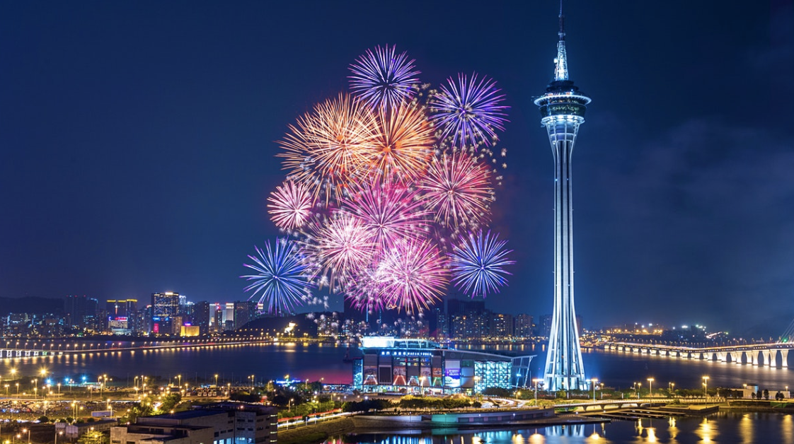 2025年澳門今晚開特馬 開獎(jiǎng)結(jié)果84期溴澳,春晚機(jī)器人和埃文凱爾握手