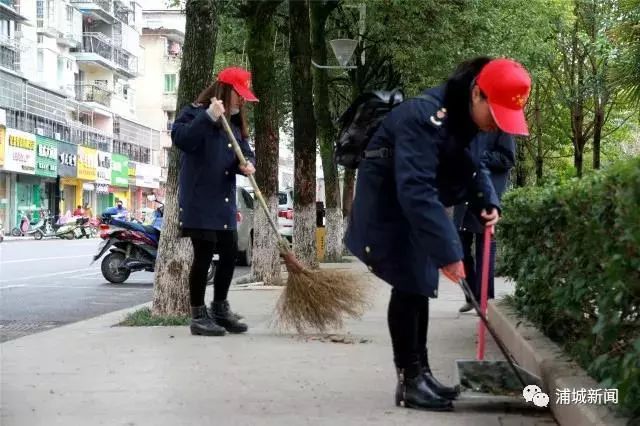 我想知道澳門彩今天開的幾號,多方回應(yīng)挖掘機(jī)撞倒圍墻致女子身亡