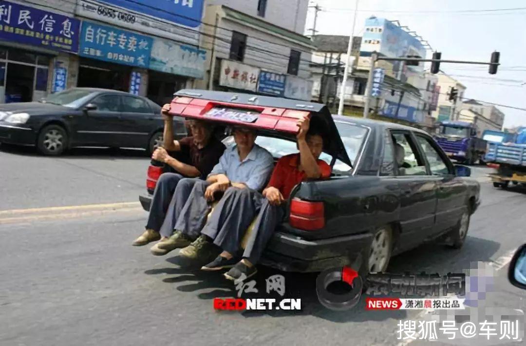 港澳臺(tái)免費(fèi)六臺(tái)彩圖庫(kù),男子撞車后棄車飛奔到單位打卡