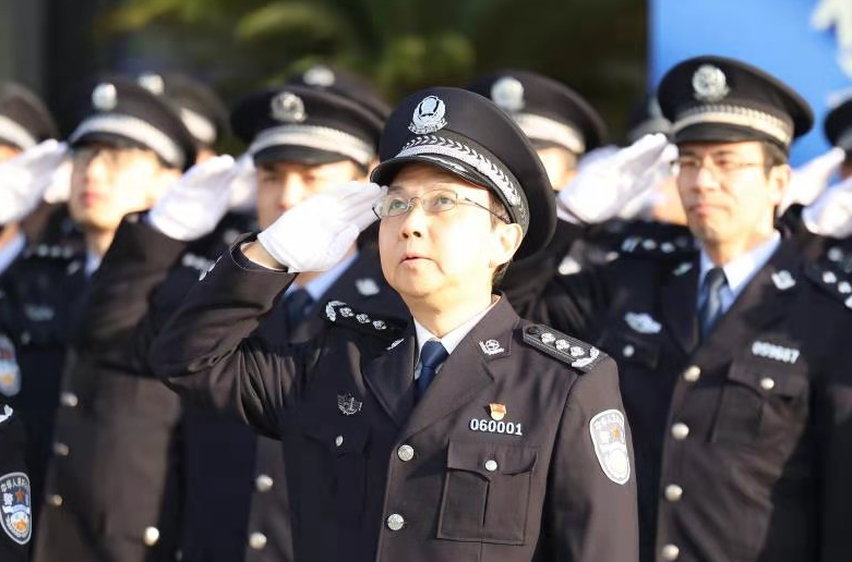 港澳臺(tái)正版49圖庫,《我是刑警》群演是真警察政委