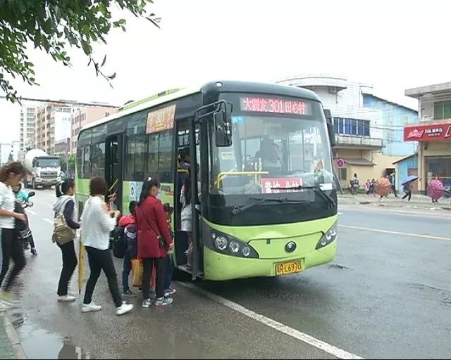 澳門一碼一肖100準(zhǔn)嗎佛山,印度男子被兩輛公交車夾中間幸存