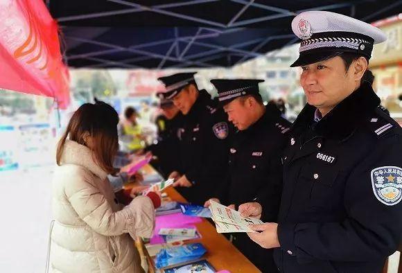 新奧六開采結(jié)果,民警被刺4刀犧牲前畫面看得心痛高效執(zhí)行計劃設(shè)計_NE版46.64.83