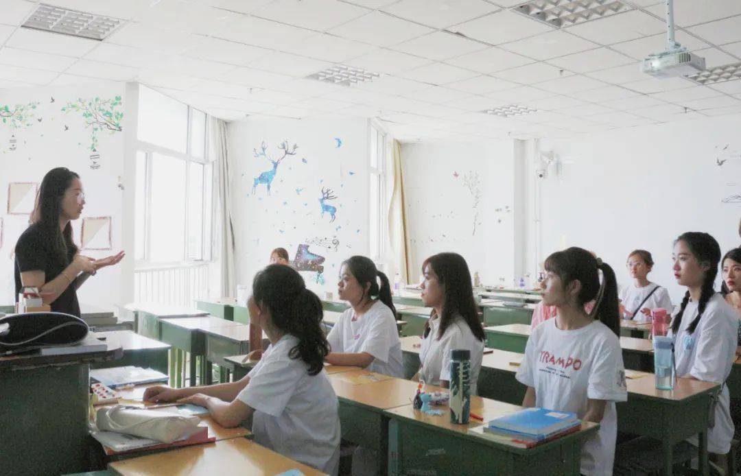 澳門跑狗論壇資料大全最新版使用方法,鮮花爭(zhēng)“鮮”綻放帶暖美麗經(jīng)濟(jì)統(tǒng)計(jì)分析解釋定義_進(jìn)階版47.98.22