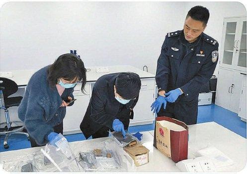 2025澳門精準(zhǔn)正版資料202,男子搶劫殺人后逃匿26年終落網(wǎng)定性評估說明_鉛版39.62.78