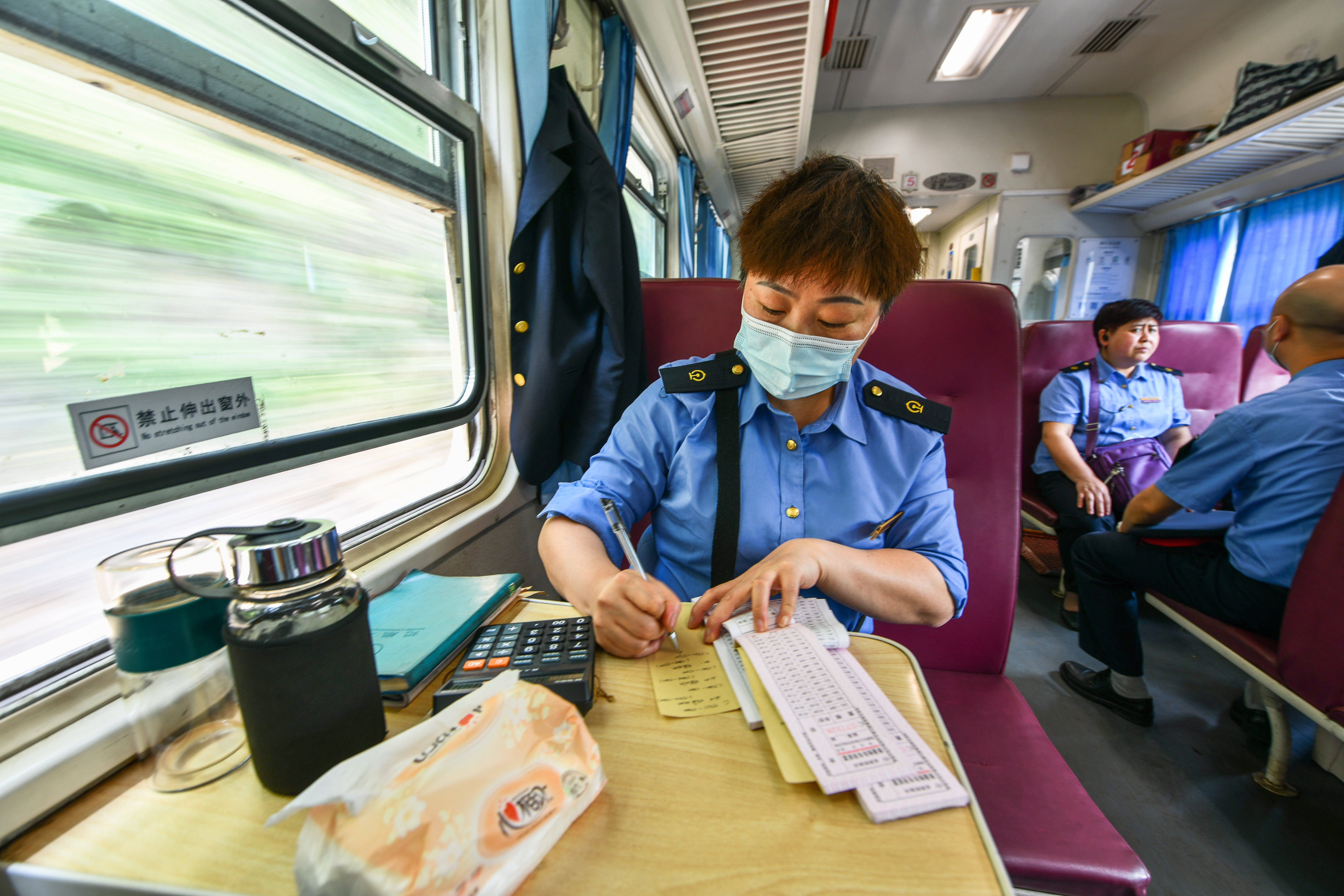 2025王中王一馬持,這列火車每天帶200多人跨省賣菜穩(wěn)定性策略設(shè)計(jì)_Gold83.58.60